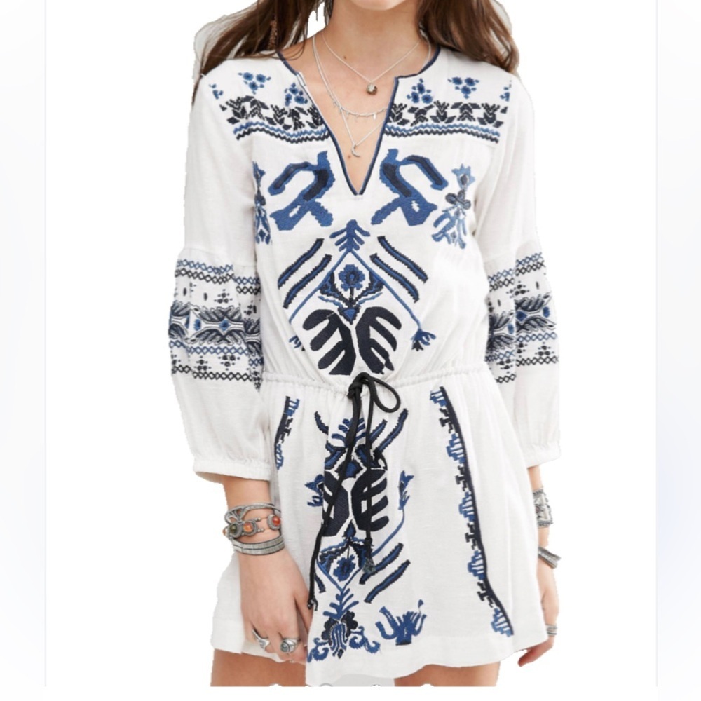 Free People Embroidered Peasant Dress White & Blue Boho Style XS Cotton Blend